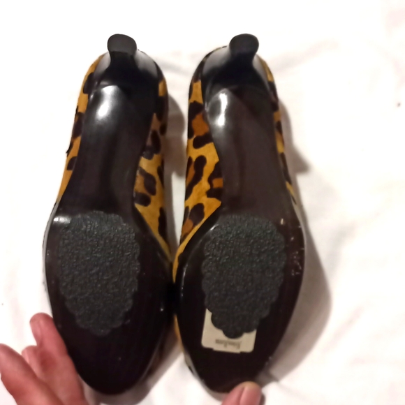 Woman's Stuart Weitzman Cheetah Print Heels Sz:7M - Picture 4 of 8